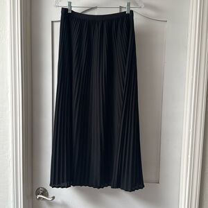 Aritzia Batton pleated skirt size large